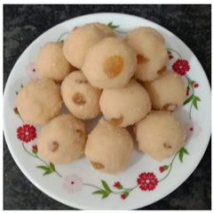 A picture of Rava ladoos.