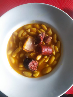 Una foto de Fabada asturiana