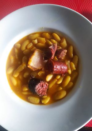 Una foto de Fabada asturiana