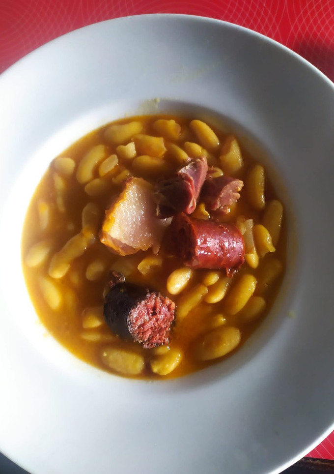 Una foto de Fabada asturiana