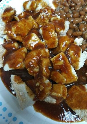 A picture of Naked Chicken Nuggets with Batch 89 Peppered Barbecue Sauce.