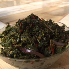 A picture of Spinach salad.