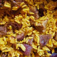 Una foto de Arroz con setas y solomillo