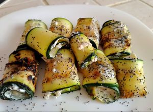 Foto di Involtini di Zucchine con Philadelfia e Semi di Papaveri
