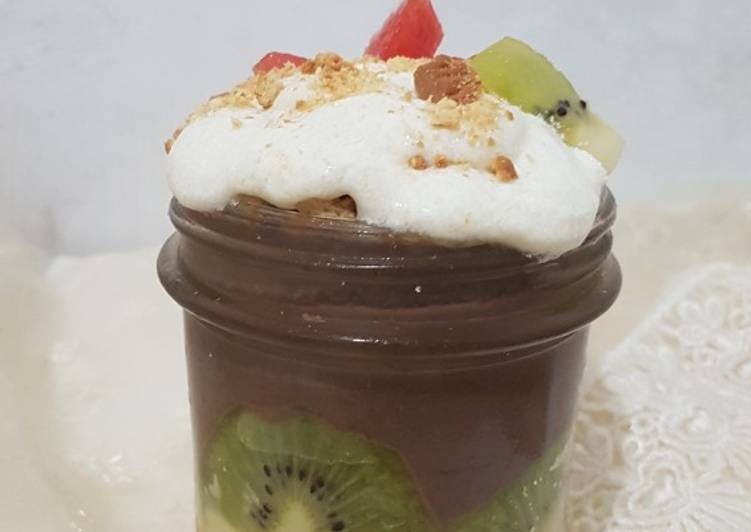 Fruits pudding with cheesecream