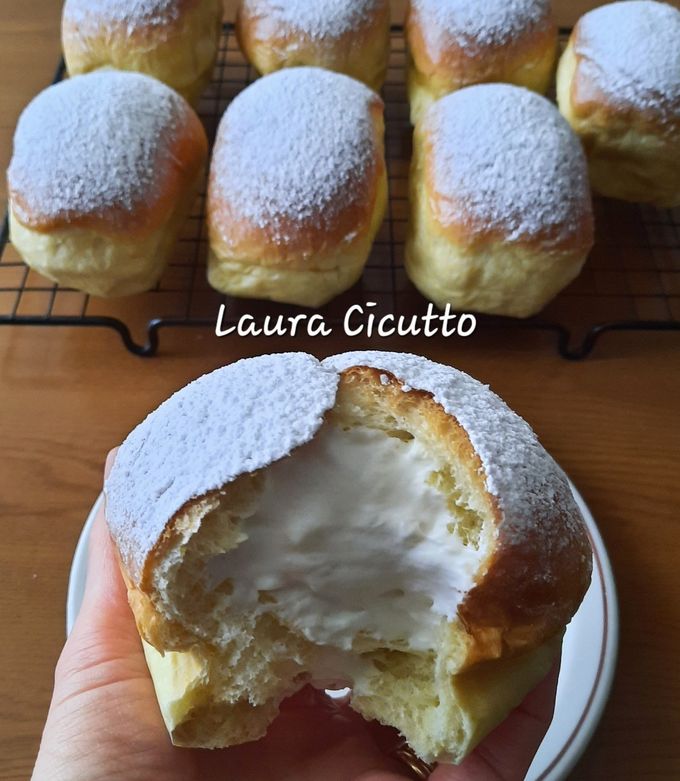 A picture of Uncle Rocco’s Brioche Pandoro.