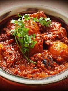 কাশ্মীরি আলুর দম(kashmiri aloor dum recipe in Bengali) রেসিপির প্রধান ছবি