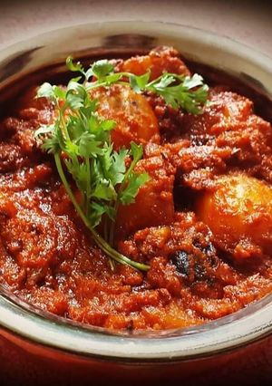 কাশ্মীরি আলুর দম(kashmiri aloor dum recipe in Bengali) রেসিপির প্রধান ছবি