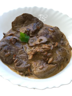 Una foto de Solomillo con salsa al Jerez y champiñones