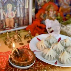 A picture of Ukadiche modak (steamed modak).