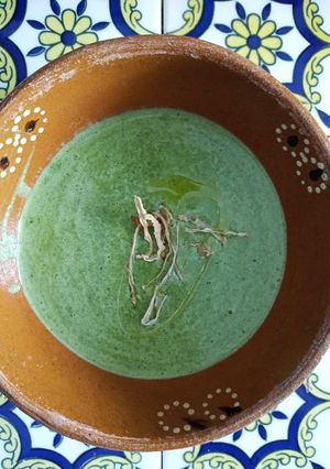 Una foto de Crema de espinaca y elote 🍵🌱🌽