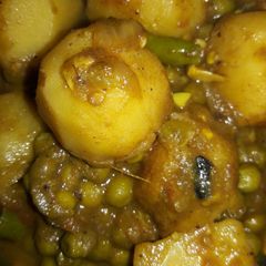 Aaloo matar curry A picture of Aaloo matar curry.