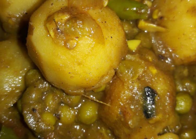 Simple Way to Make Award-winning Aaloo matar curry