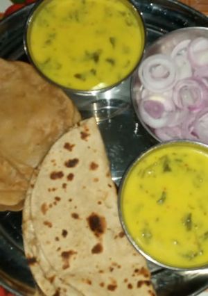 A picture of Palak kadhi.