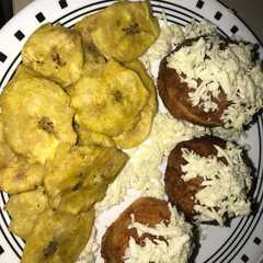 Una foto de Papas rellenas de atún
