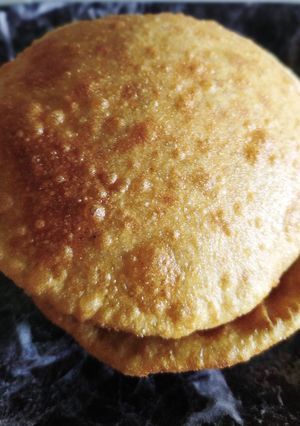 A picture of Aloo kachori.