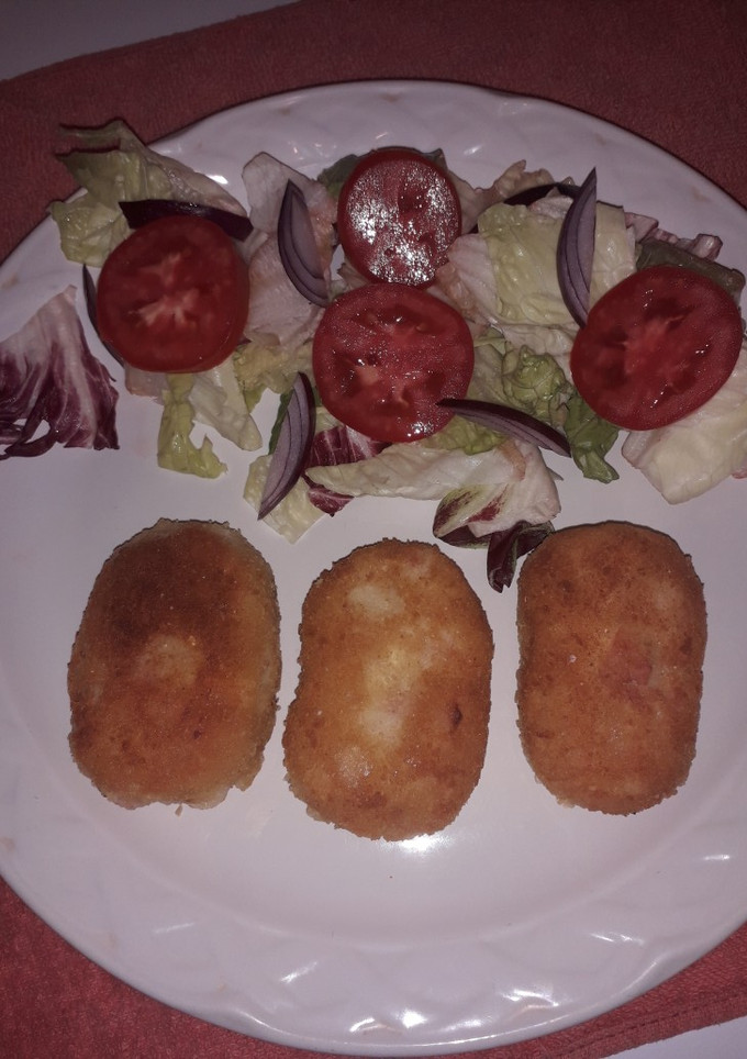 Una foto de Croquetas de papa, jamón y panela