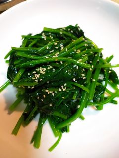 韓式小菜：涼拌芝麻菠菜 的食譜成品照片