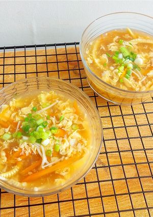 รูปของ Hot & Sour chinese soup อาหารสไตล์จีนง่ายๆ เสิร์ฟร้อนยามเช้า