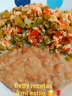 Una foto de Ejotes con huevo ala mexicana