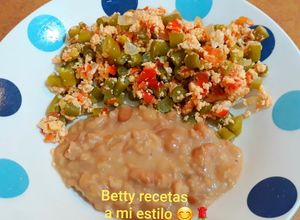 Una foto de Ejotes con huevo ala mexicana