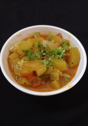 દૂધીનું શાક (Dudhi Shak Recipe In Gujarati) રેસીપી મુખ્ય ફોટો