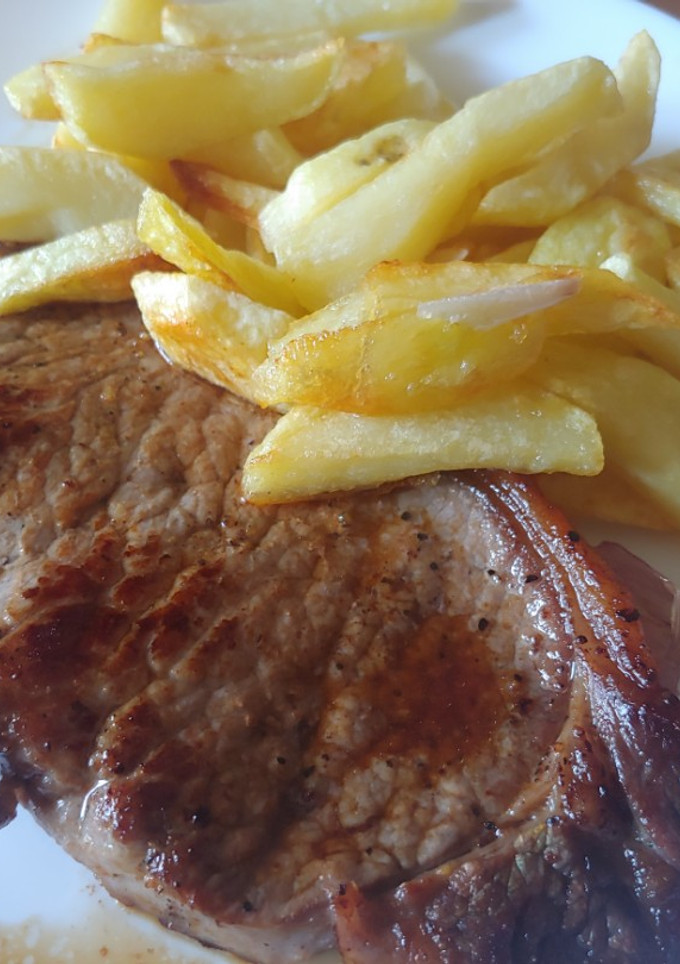 Una foto de Entrecot vedella amb papas fregides