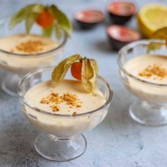 A picture of Lemon and passion fruit possit.