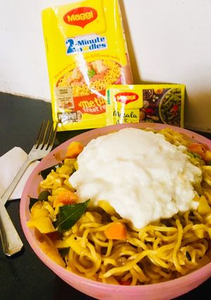 કર્ડ મસાલા મેગી (Curd Masala Maggi Recipe in Gujarati) રેસીપી મુખ્ય ફોટો