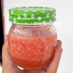 A picture of Jus Tomat.