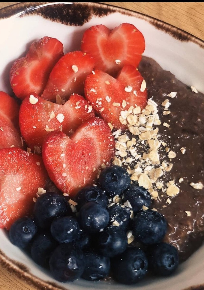 Una foto de Porridge con fruta