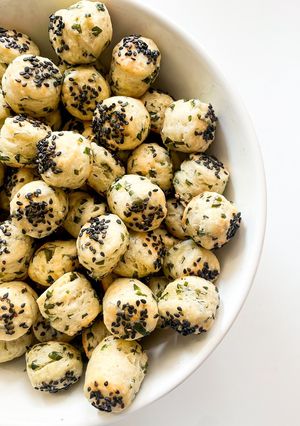 Medvehagymás pogácsa recept fotója
