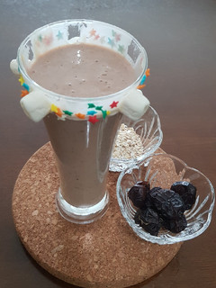 A picture of Oats and dates milkshake.