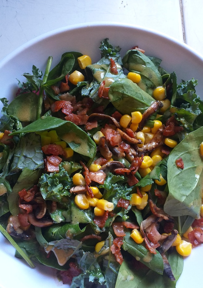 Una foto de Ensalada de espinacas con tocino
