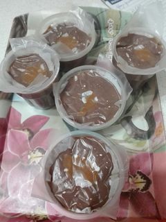 Una foto de Postrecitos de chocolate con corazón de dulce de leche