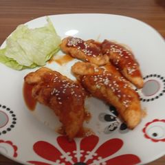 A picture of Korean fried chicken.