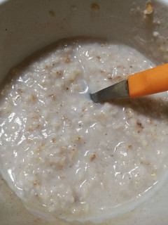 Una foto de Leche con avena mañanera
