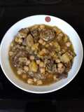 Estofado de garbanzos con costilla y caldo de col y nabo