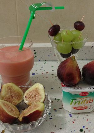 Foto principal de Smoothie de frutas con yogurt e higos