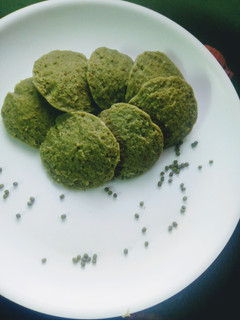 பச்சை பயிறு இட்லி (Pachai payaru idli recipe in tamil) செய்முறை முக்கிய புகைப்படம்
