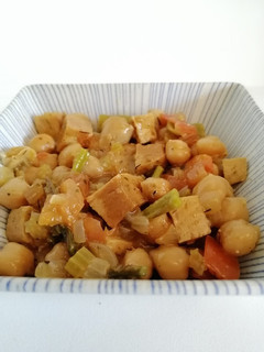 Una foto de Garbanzos cajún con seitán