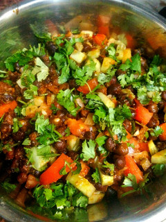 काले चने की चाट (kale chane ki chaat recipe in Hindi) रेसिपी मुख्य फोटो