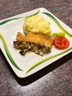 Sajtos-tejfölös csirkemell bacon köntösben recept fotója