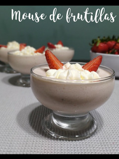 Una foto de Mousse de frutillas 🍓🍓