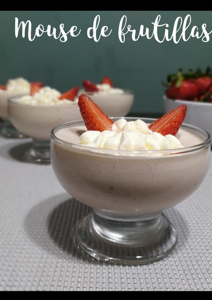 Una foto de Mousse de frutillas 🍓🍓