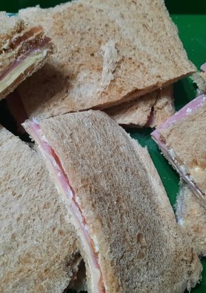 Una foto de Sandwichs de miga dobles y cuadruples (básicos)