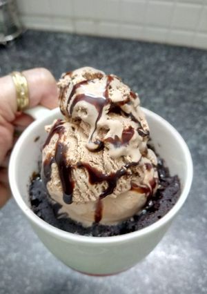 A picture of Brownie made in Mug in 2 mins !!.