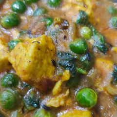 A picture of Matar paneer.