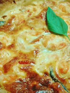 Una foto de Berenjena a la parmesana con langostinos