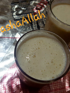 A picture of Simple banana and honey lassi drink.